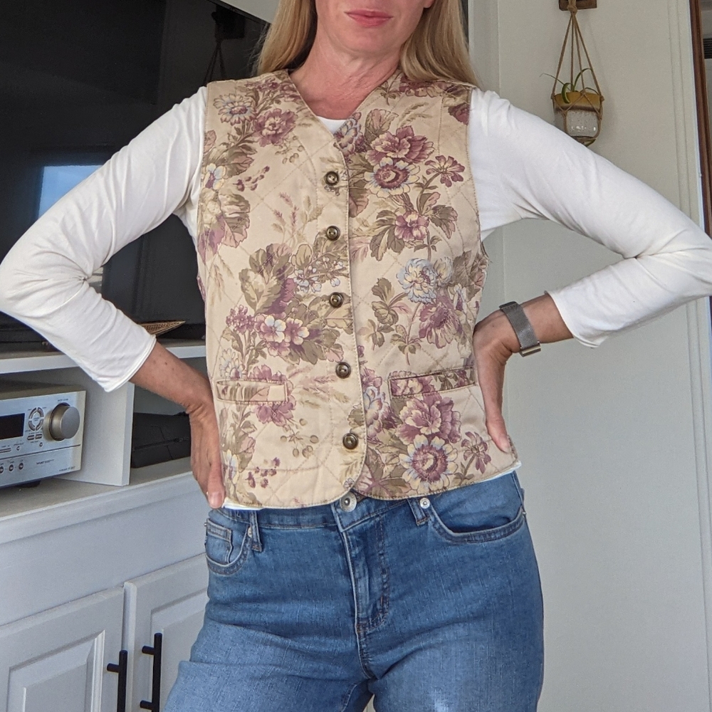 Liz Wear vintage quilted floral vest - Picture 2 of 9